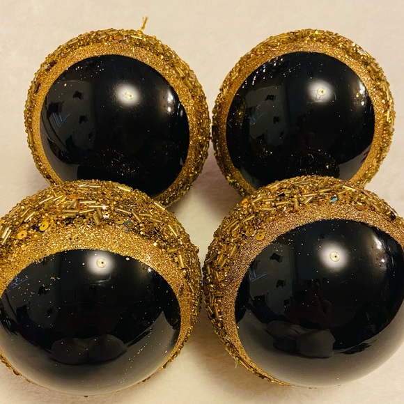Source Unknown Other - Christmas Ornaments in Gold and Black Oversized Balls in Set of 4